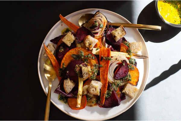 BROTSALAT MIT INGWER KURKUMA DRESSING